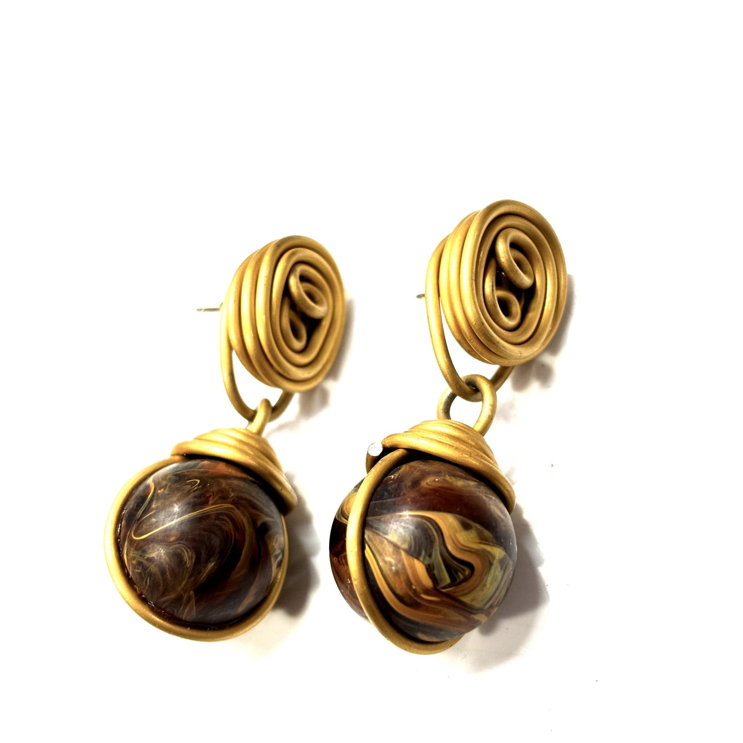 VINTAGE Gold Tone Wooden Wire Globe Dangle Ladies Earrings