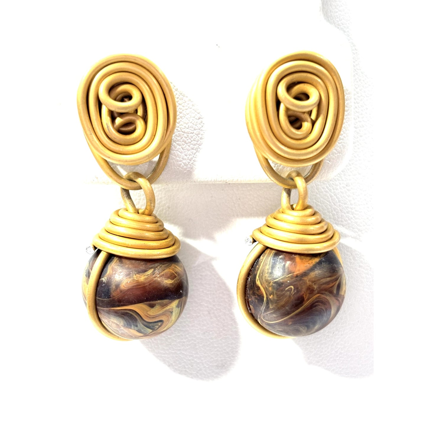 VINTAGE Gold Tone Wooden Wire Globe Dangle Ladies Earrings