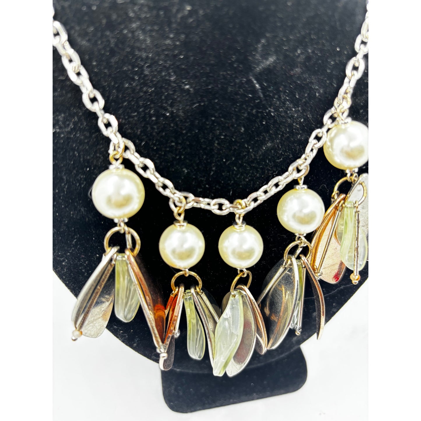 EXPRESS Women's Faux Pearl Tri-Color Leaf Chain Necklace