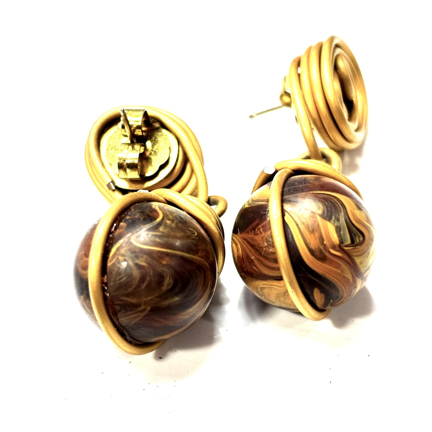 VINTAGE Gold Tone Wooden Wire Globe Dangle Ladies Earrings