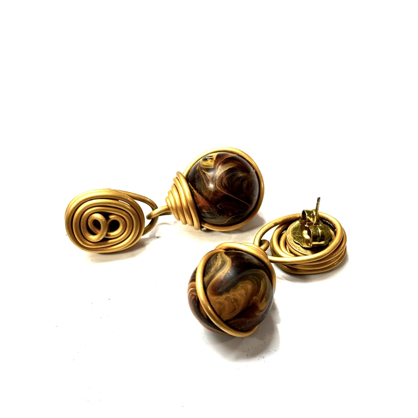 VINTAGE Gold Tone Wooden Wire Globe Dangle Ladies Earrings